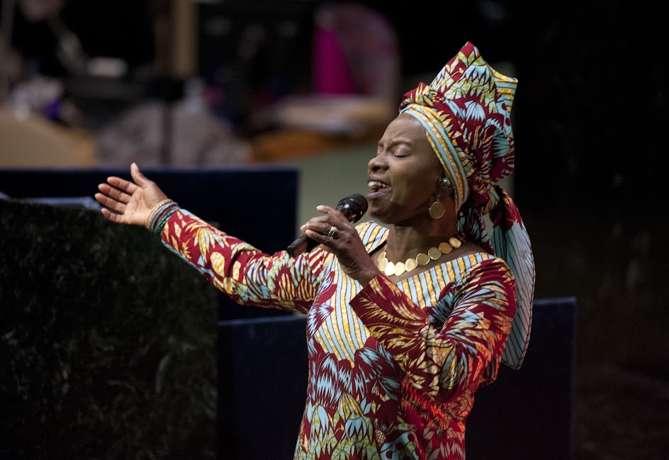 Angelique Kidjo performing the song "Africa" at the General Assembly